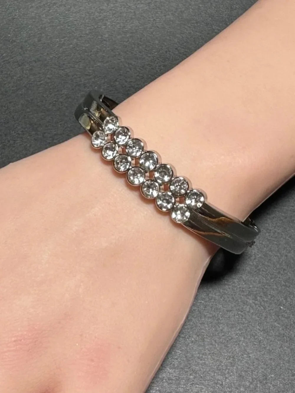 Clamper Hinged Bangle Bracelet Silver Tone Rhinestone Center Womens Jewelry NWOT